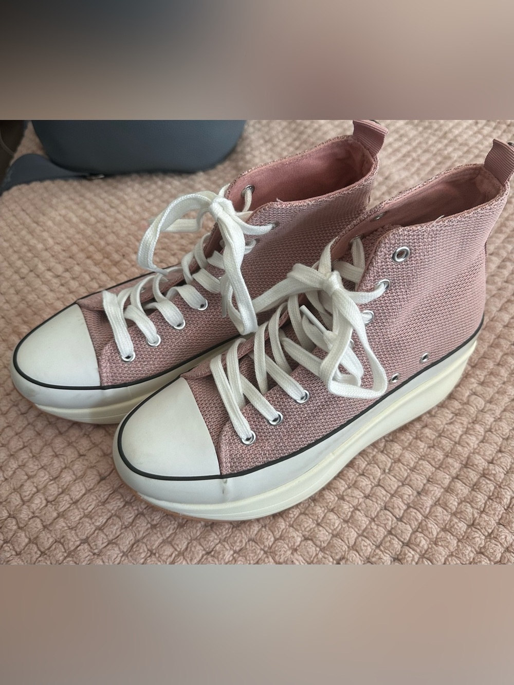 High-Top Platform Sneakers - Pink
